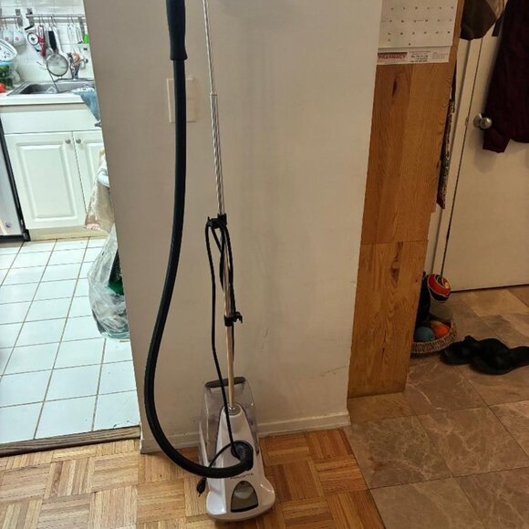 Rowenta Commercial Vertical Steamer - Picture 2 of 3